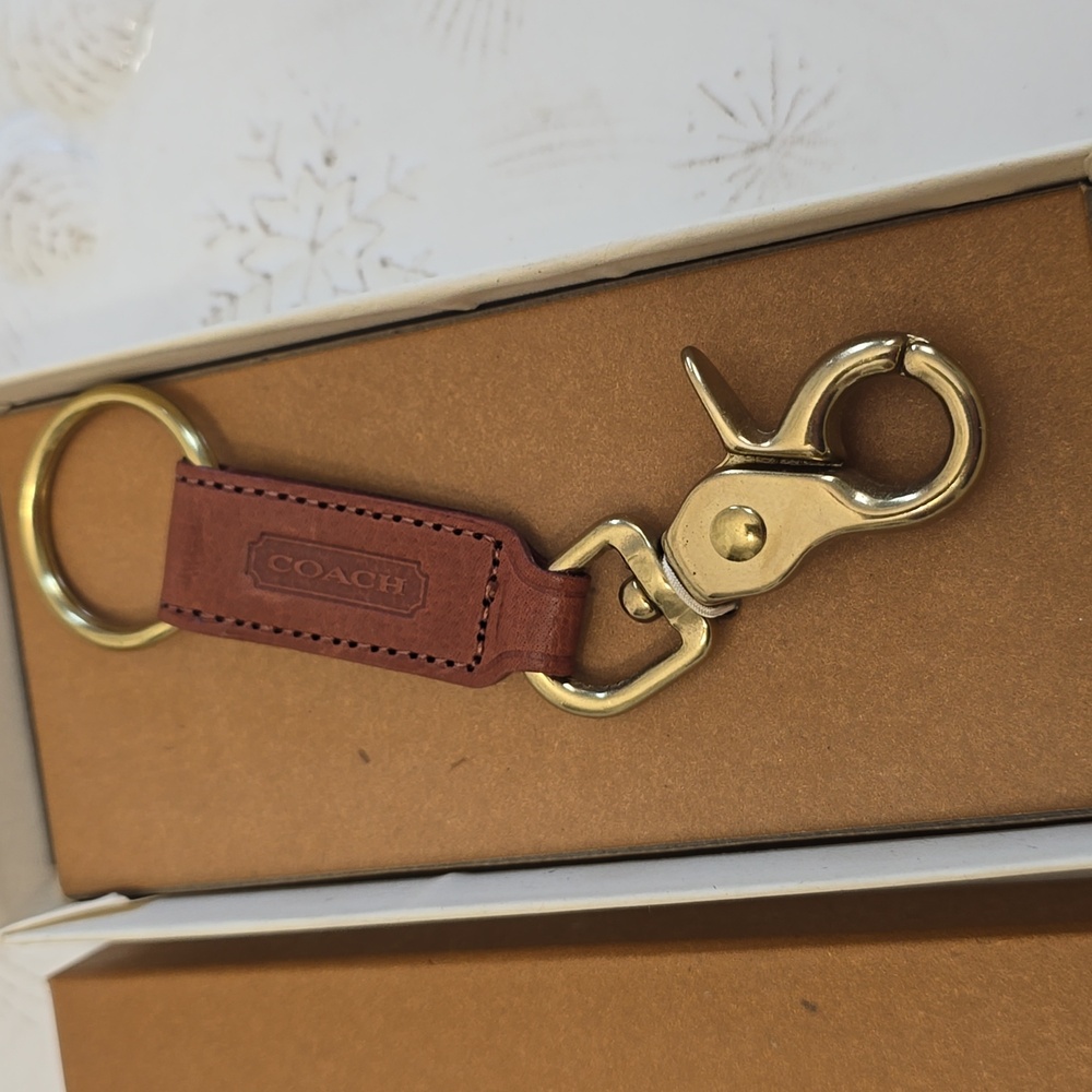 Vintage NIB Coach Trigger Snap Key Fob Chain Brown Leather Brass Hardware - Picture 3 of 17
